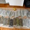 Uhapšene dve osobe u Beogradu, policija pronašla više od 42 kilograma droge i oružje