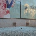Razbijena stakla na prostorijama SNS u Novom Sadu