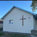 U dvorištu romske crkve napao decu i vređao vernike