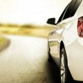 Šumska zver pokušala da provali u automobil, nastao haos: Reakcija žene iz vozila nasmejala sve