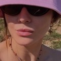 Jedno dete se penje na bager, a drugo okruženo životinjama: Nina Janković otišla na planinu usred leta - glumica sve pokazala…