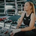 Bivša nemačka manekenka i kik-bokserka prešla u radikalni islam (VIDEO)