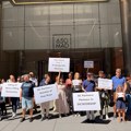Protest ispred prostorija BC Partners u Njujorku: Dijaspora protiv slabljenja slobodnih medija u Srbiji VIDEO