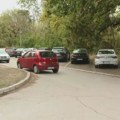 Prilaz vrtiću "Biser" na Novom Beogradu blokiraju vozila majstora sa obližnjeg gradilišta, roditelji se žale