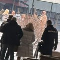 (Foto) policija i advokati napustili zgradu u kojoj žive Čeda Jovanović i aca Kos: Komšije o drami na Novom Beogradu: "Više…