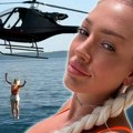 Ovo još niste videli: Pogledajte kako je poznata influenserka stigla na jadransku plažu