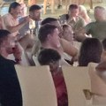Luka Raco prati finale Mundijala u Crnoj Gori Opušta se uz pivo i nargilu: Evo ko poznatom glumcu pravi društvo u Budvi (video)…