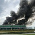 (Video) Crni dim, dronovi i panika: Ukrajinci udarili na srce ruske industrije, skladišta prazna, i "ruski Amazon" na udaru…