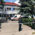 Maskirao se, pa krenuo u krvavi pohod po školi! Dečaku i spremačici zadavao ubode, motiv i dalje misterija