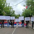 Leposavić: Protesni skup podrške uhapšenim Srbima, pojačano prisustvo Kfora, helikopter nadleće područje
