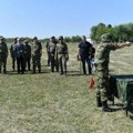 Ministar Vučević obišao kadete na obuci u centru za obuku kopnene vojske u Somboru