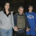 Prve fotografije i snimci majke i ćerke koje je oslobodio Hamas: Otac devojke presrećan: "Zagrliću je, to će biti najbolji…