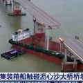Расте број жртава након рушења моста у Кини: Баржа разнела конструкцију, најмање петоро људи погинуло