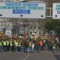 „Čekamo rešenja ali brza i iz EU i Španije“: Poljoprivrednici ponovo blokirali traktorima centar Madrida
