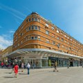 U jednoj od najlepših ulica u centru Novog Sada nikao je „bazen“ i građanima se plače od muke i besa