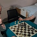 NATO bomba mu oštetila sluh, korona ga dotukla – šahovski šampion iz Niša matirao sve izazove i zahvaljujući implantu ponovo…