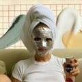 Skincare trendovi koje dermatolozi ne odobravaju (i zašto su opasni)