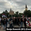 Skupovi pristalica vlasti u više gradova Srbije, kordoni policije kod Novog Sada