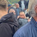 Sinu Halida Bešlića posle sahrane prišao legendarni pevač, ovo mu je reakcija: "Neka ih, nije mi problem"