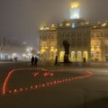 Novosađani obeležili 13 meseci od tragedije: Srce od lampiona za 16 života