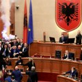 Poslanici albanske opozicije sukobili se sa policijom u parlamentu