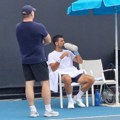Spreman kao zapeta puška! Novak Đoković odradio trening pred meč sa Musetijem! Pogledajte kako je to izgledalo! foto galerija…