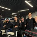 Momci iz benda Lavina sleteli u Beograd nakon Evrovizije. Pometnja na aerodromu, svi gledaju u njih (video)