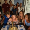 Oduvala svećicu 76, a grmi kako izgleda! Neda Ukraden proslavila rođendan na moru - tu su joj ćerka i unuci! U 8. deceniji u…
