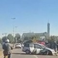 Saobraćajna nesreća u Novom Sadu Delovi vozila rasuti po putu, u toku uviđaj (video)