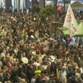 BLOG UŽIVO U Nišu skup "Raskršće - biramo zajedno": Manji incident na prepunom trgu, okupljenima se obraćaju kandidati sa…