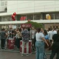 Počelo okupljanje građana na poziv Studentske liste u Nišu: Bina postavljena na Trgu kralja Milana
