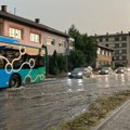 Nevreme napravilo haos u BiH: Vetar u Banjaluci obarao drveće, padao grad veličine ping-pong loptice