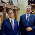 Vučić i pendarovski u poseti vinariji "Nemamo otvorenih pitanja, sve dok ne dođe do razgovora o tome čije je vino bolje"…