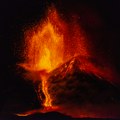 Ponovo "proradila" Etna: Stanovnici Katanije mogli da vide kako vulkan izbacuje lavu i pepeo