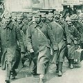 Slika srpskog vojnika iz Prvog svetskog rata je postala viralna u celom svetu: „Ova dirljiva scena odjekuje izvan uniformi i…