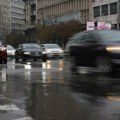 Budite oprezni pri vožnji: Kolovozi klizavi zbog kiše, vidljivost smanjena
