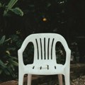 Plastična stolica – monoblok: Niko ne zna ko je dizajnirao, a ima je svuda