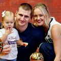 U porodicu proslavljenog košarkaša uskoro stižu rode: Nikola i Natalija Jokić čekaju drugo dete?