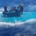 Dramatičan snimak hapšenja usred okeana! Narko banda prevozila drogu podmornicom, pa pokušali da je potope (video)