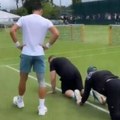 Novak ponizio kirjosov tim - terao ljude da puze po travi! Tako je to kad Đoković kažnjava - evo kako su prošli "huligani"…