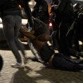 Policija tukla demonstrante na zabranjenom protestu podrške Palestini: Uhapšeno 281 osoba u Amsterdamu (VIDEO)