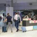 Predrag je gledao majku kako se oprašta sa ćerkom na aerodromu i zbog njegovih reči, plače Srbija: " Ne plači srpska majko…