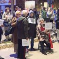 Грађани Суботице 14 дана заредом протестују, вечерас блокирали главну Аутобуску станицу