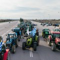 (Foto, video) Ključa u Grčkoj! Farmeri se sukobili s policijom, sve više traktora na ulicama: Blokiran Evzoni, auto-putevi…