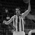 Da kamen zaplače: Navijači AEK-a doneli dres preminulog Stevana Jelovca na finale Lige šampiona