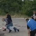 "Vršilac dužnosti direktora Biblioteke Beograda snimljen kako napada građane na Karaburmi"