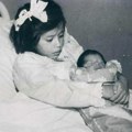 Imala je nepunih 6 godina kada je rodila prvo dete: Sa sinom delila igračke, odrastao misleći da mu je sestra