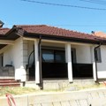 Ovo je napuštena kuća poznatog para. Uložili brdo novca, pa se javno prepucavali kome će pripasti: Danas tu niko ne živi (foto)…