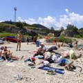 Sunčano i veoma toplo tokom dana, uveče mogući pljuskovi sa grmljavinom uz pad temperature