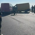 Najmanje sedam osoba povređeno u lančanom sudaru kod Šimanovaca! 14 automobila slupalo se zbog dima